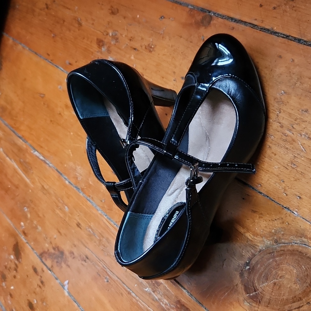 Black Giani Bernini size 6.5 High Heels